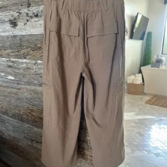 VINCE Low-Rise Cropped Parachute Pants in Shale - Picture 9 of 9